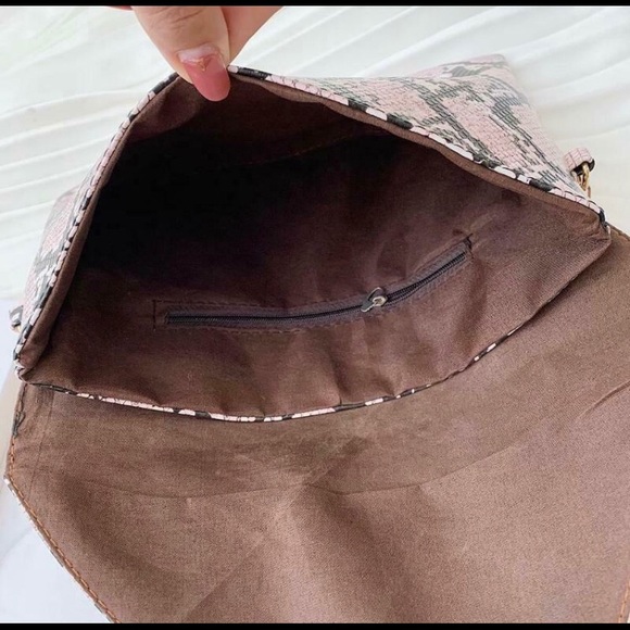 Snakeskin Animal Print Envelope Clutch Bag - Picture 8 of 8